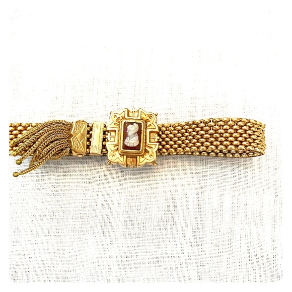 Jewelry - Vintage cameo mesh gold slide bracelet